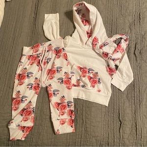 Floral loungewear outfit for baby.